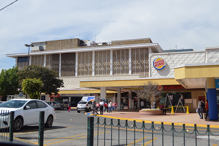 CAMBIO. El lugar surgió como una alternativa para las personas que hacían sus compras en el Centro de Guadalajara. (Foto: Mónika Neufeld)